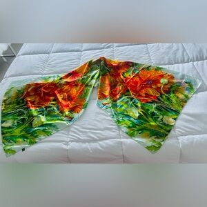 Vibrant 100% SILK MADE in ITALY 🇮🇹 green and red scarf.